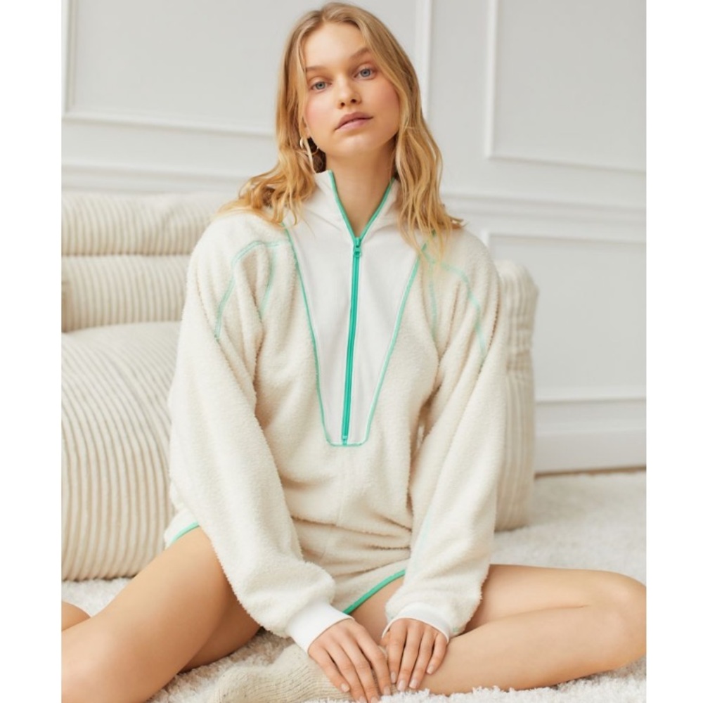 Brand New Out From Under Jackie Fleece Romper! 🔥